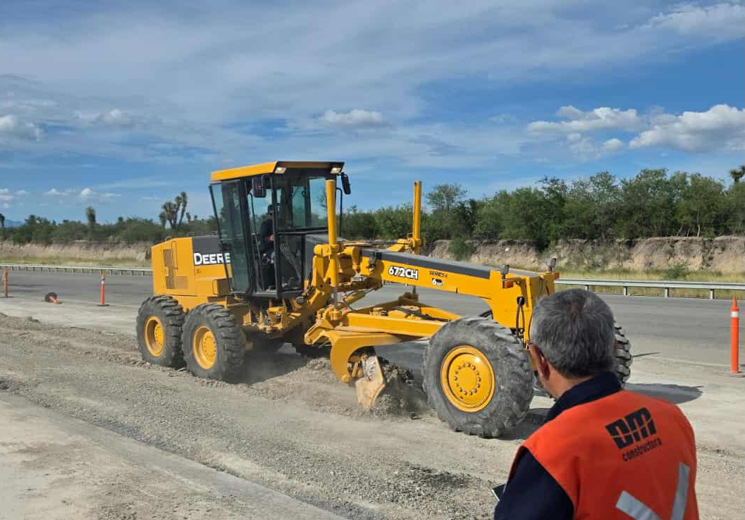 Fotografía de una Motoconformadora Nabih en operación